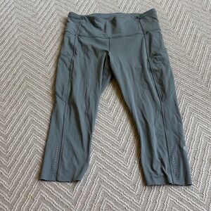 Lululemon size 10 fast and free crop